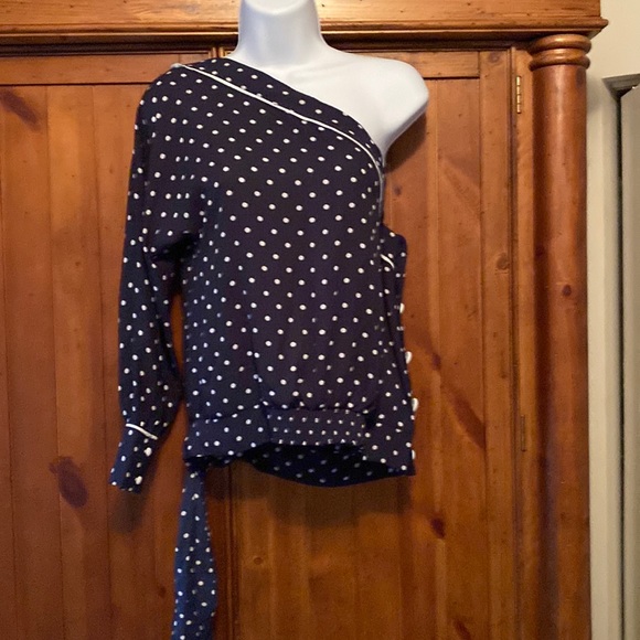 Polkadot off the shoulder 100% polyester with buttons on the side - Picture 3 of 10
